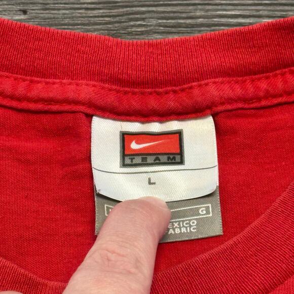 Vintage Y2K Nike 2004 Manchester United USA Tour Red Mens L Sporty Soccer Tshirt - Picture 6 of 12